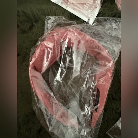 Pink Beachwaver hair accessory bundle all NWT plus mystery gifts! - Picture 8 of 9